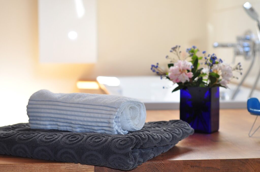bathroom, towels, flowers-2460377.jpg